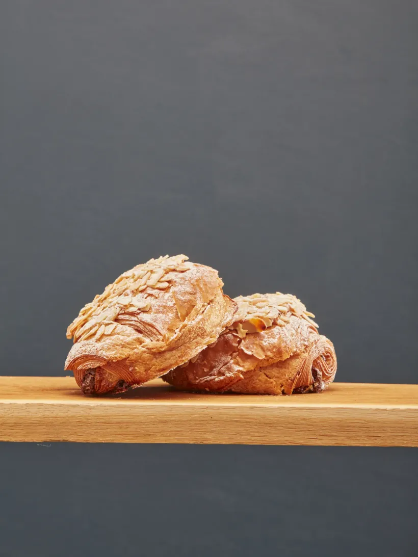 Pain au chocolat et aux amandes
