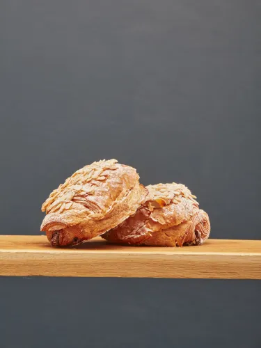 Pain au chocolat et aux amandes
